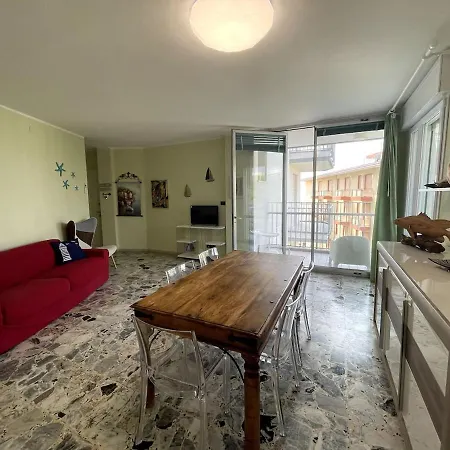 - Lovely And Spacious Sea View Flat Appartamento *