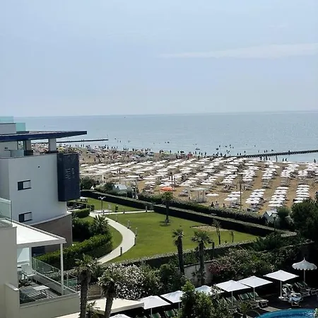 - Lovely And Spacious Sea View Flat Appartamento Lido di Jesolo